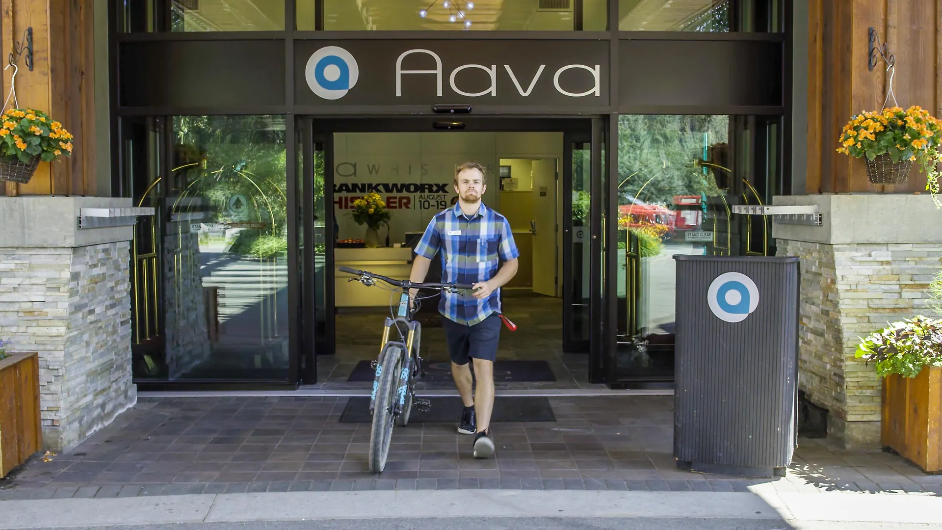 Aava Whistler Hotel 4*,